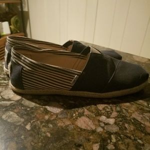 TOMS size 13